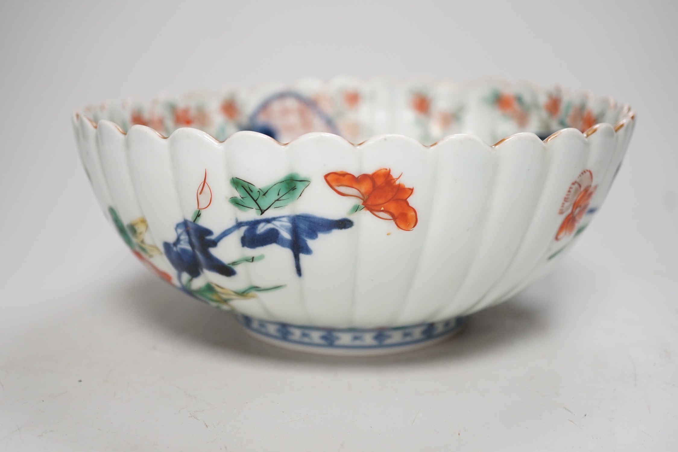 A 19th century Japanese porcelain bowl in Chinese style. 20cm diameter